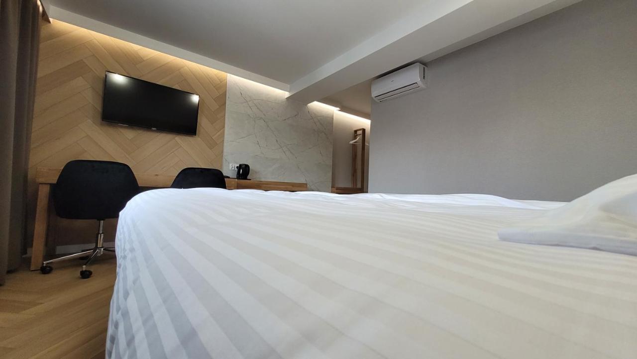 Hotel & Restauracja Wroblewscy Karniewo Экстерьер фото